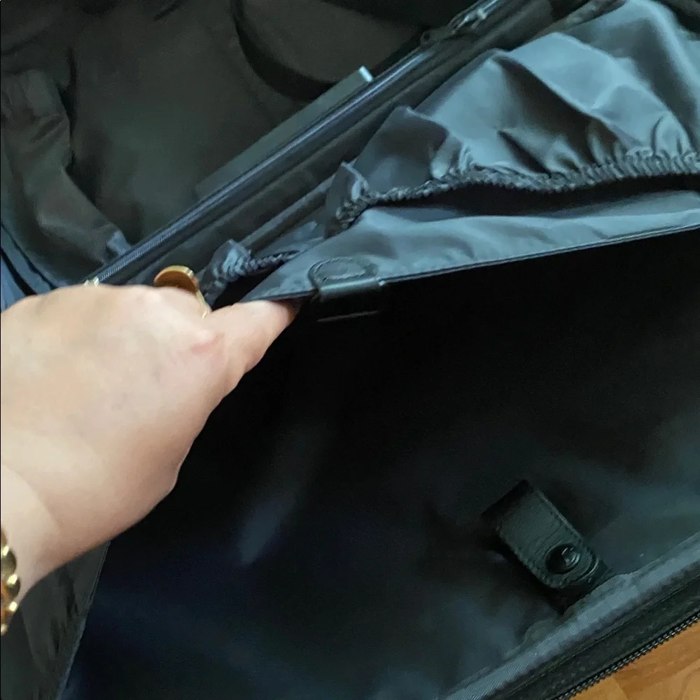 🖤Briggs & Riley Black Rolling travel Carry-On 22” tall🖤